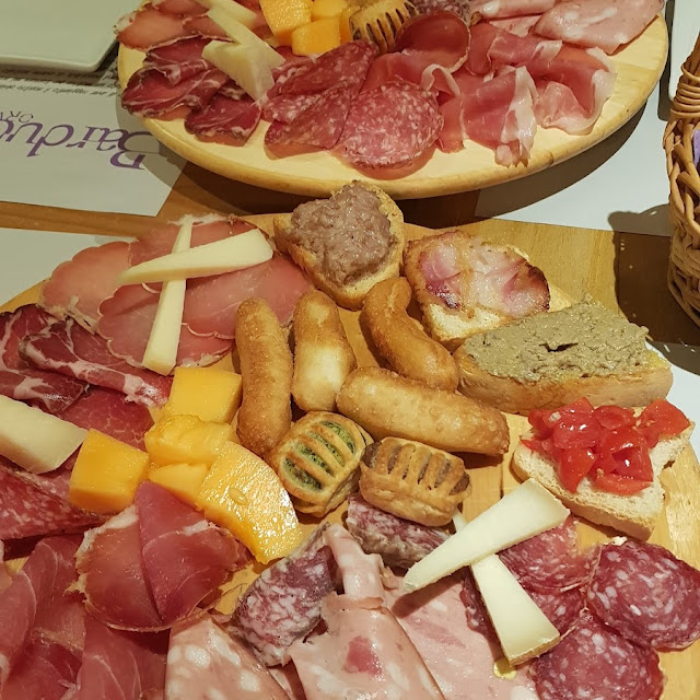 Tagliere Di Affettati E Formaggi