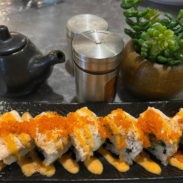 Salmon Mentai Roll