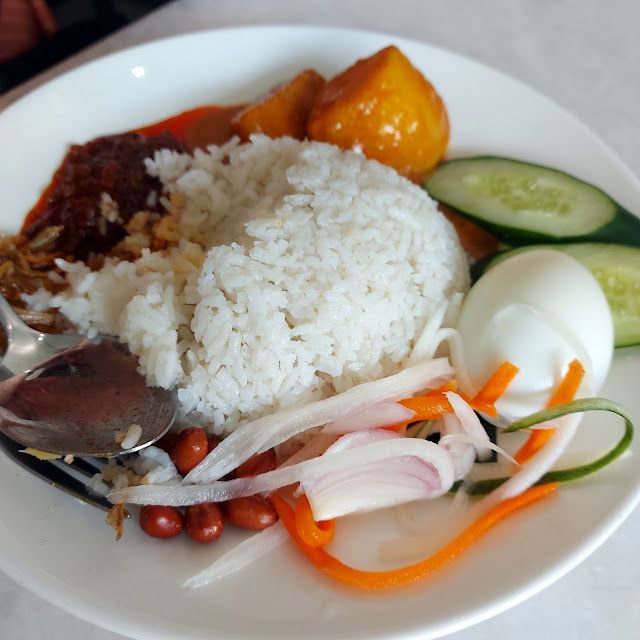 Nasi Lemak Ayam Berempah