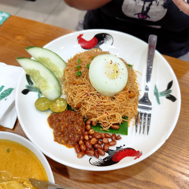 Hainan Signature Fried Chicken Mee Siam