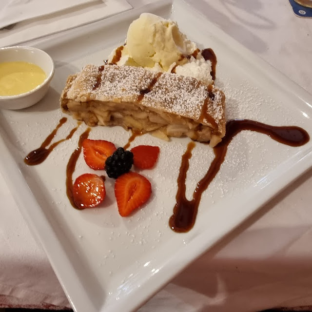 Apfelstrudel
