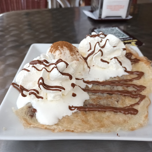 Crepes Con Chocolate Y Nata