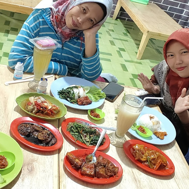 Cah Kangkung Udang Saus Asam Manis Karedok Ayam Filet Asam Manis