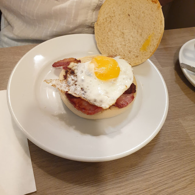 Egg Bacon and Hashbrown Cob