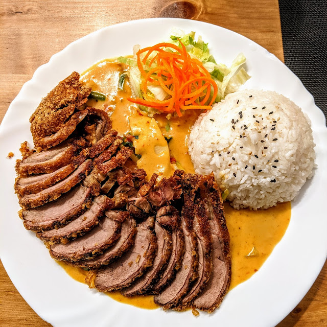 Ente Mit Erdnusssauce