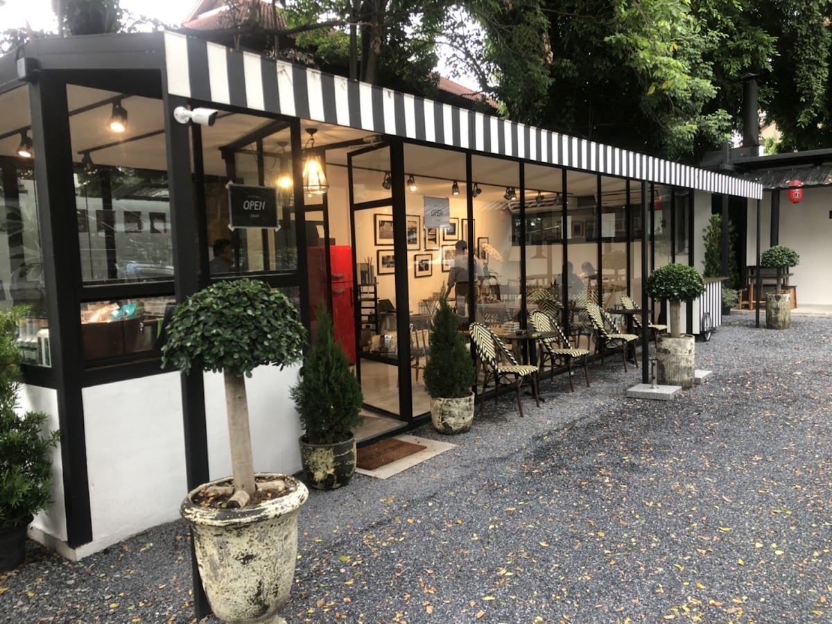 C’est Moi Cafe
