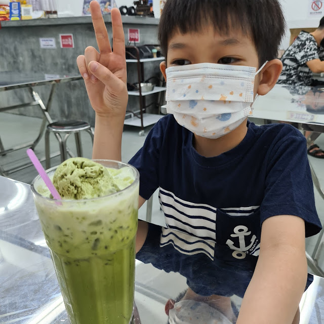 Thai Green Milk Tea with Ice Cream