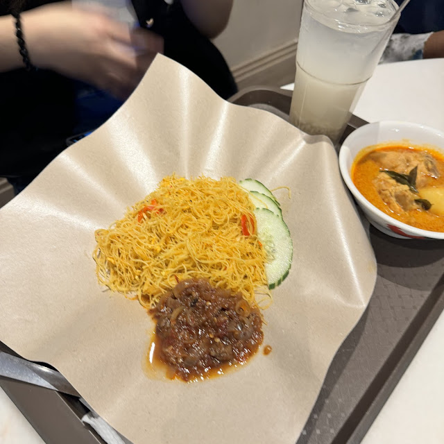 Mee Siam with Curry Chicken