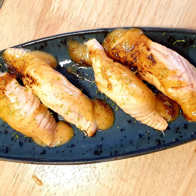 Nagiri de Salmón Flambeado