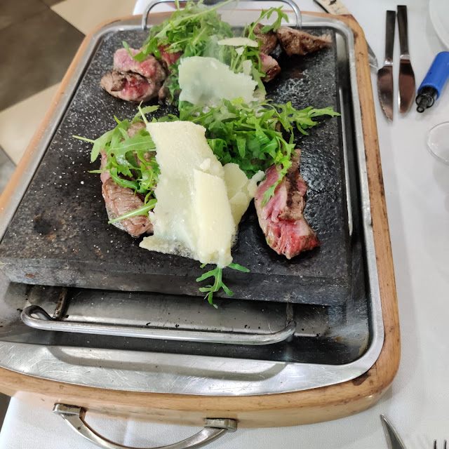 Tagliata Di Carne Con Rucola E Grana