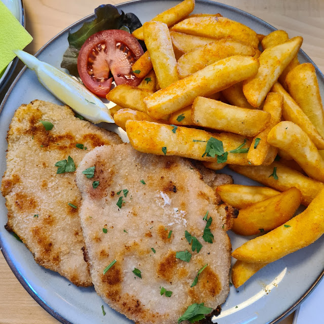 Schnitzel Mit Steakhouse Fritten