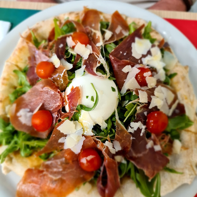 Focacce Crudo E Rucola