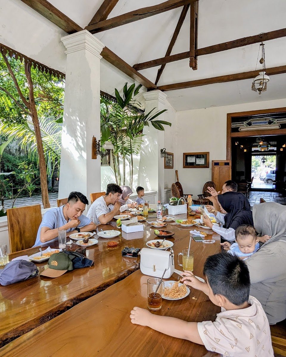Besuki Tempo Doeloe Cafe & Resto