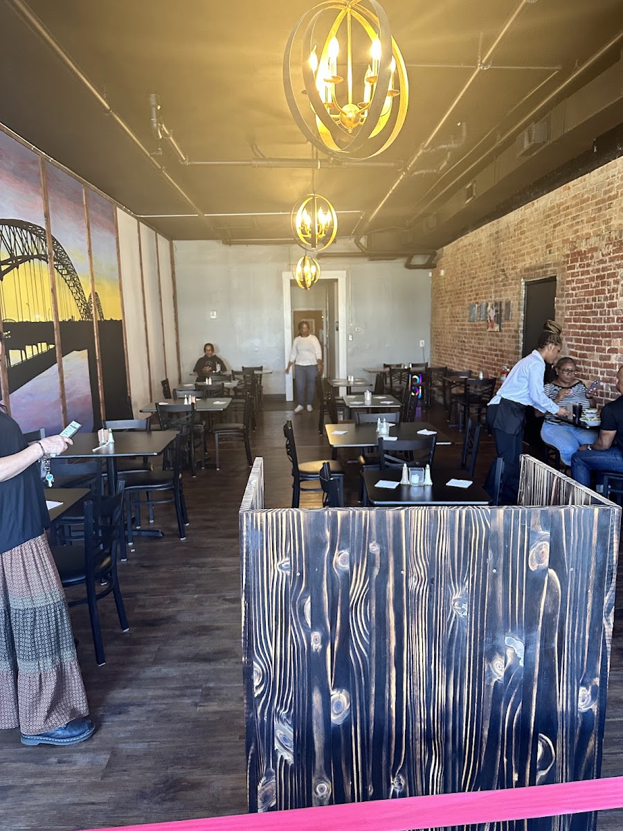 Platform Dining and Lounge