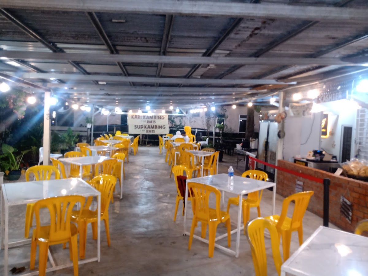 Nasi Gulai Ayam Kunyit Temoyong Langkawi