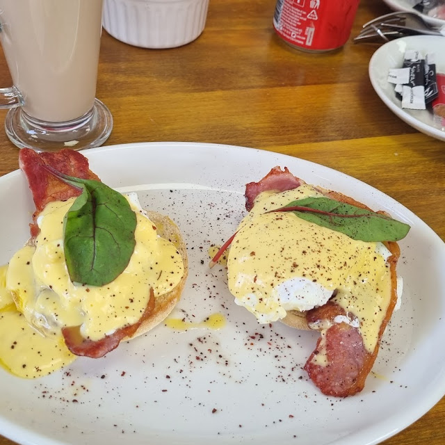 Eggs Benedict