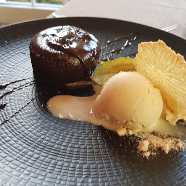 Le Moelleux Au Chocolat Et Sa Boule de Glace Vanille