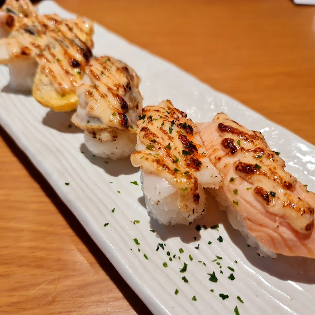 Salmon Mentai Roll