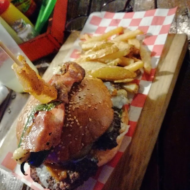 Burger de Res Con Papas