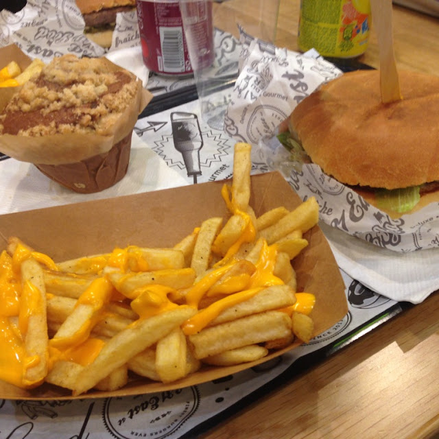 Frites Cheddar Burger