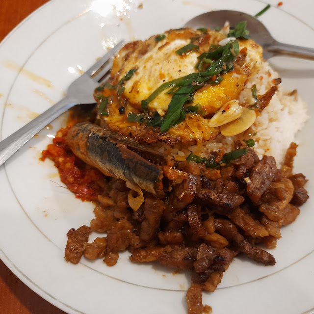 Nasi Telur Lada Hitam Ekstra Sarden