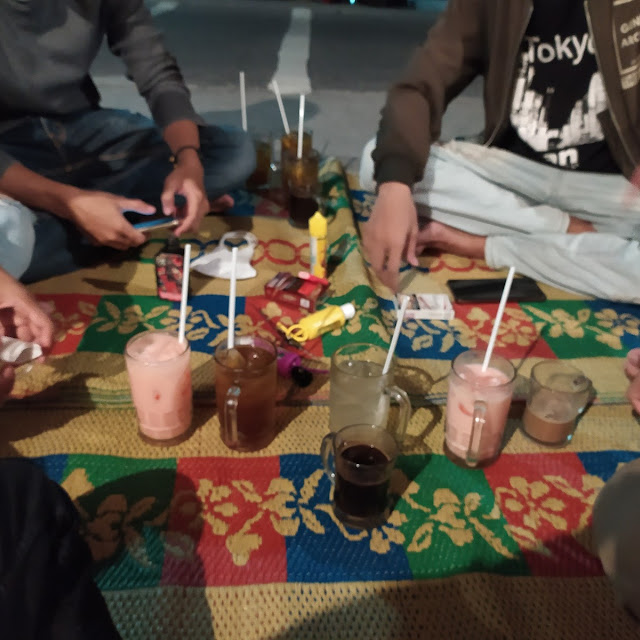 Yogurt Strawberry Es Teh Kopi Hitam