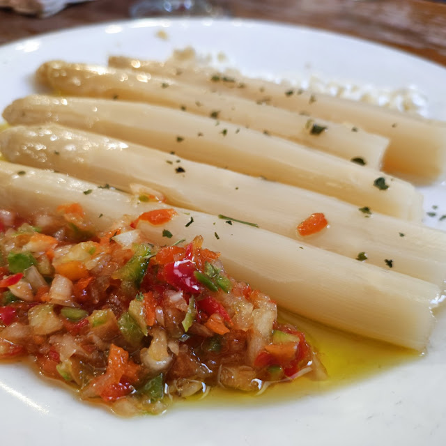 Esparragos Dos Salsas