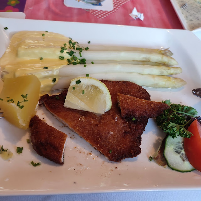 Schnitzel Mit Spargel Und Sauce Hollandaise