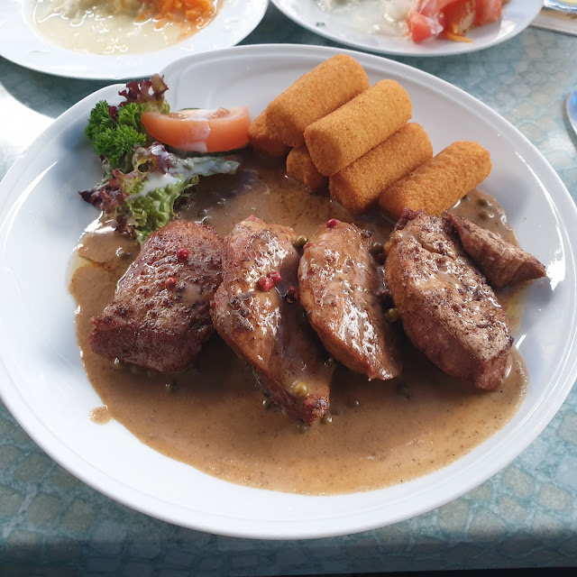Schweinemedallions In Pfefferrahmsauce