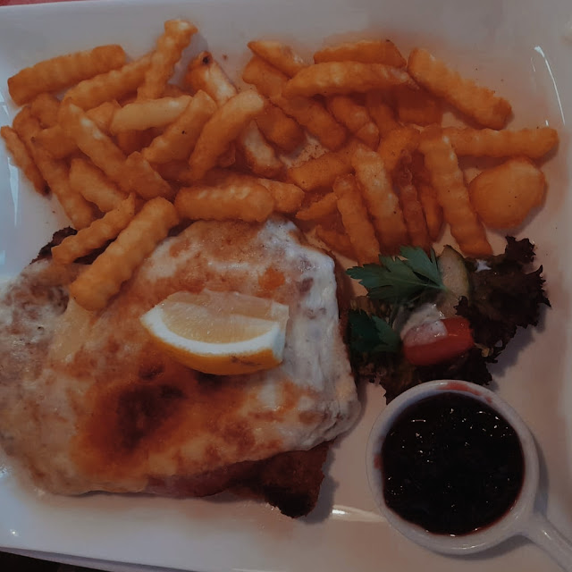 Schnitzel Wiener Art Mit Kochschinken Und Edamer Überbacken