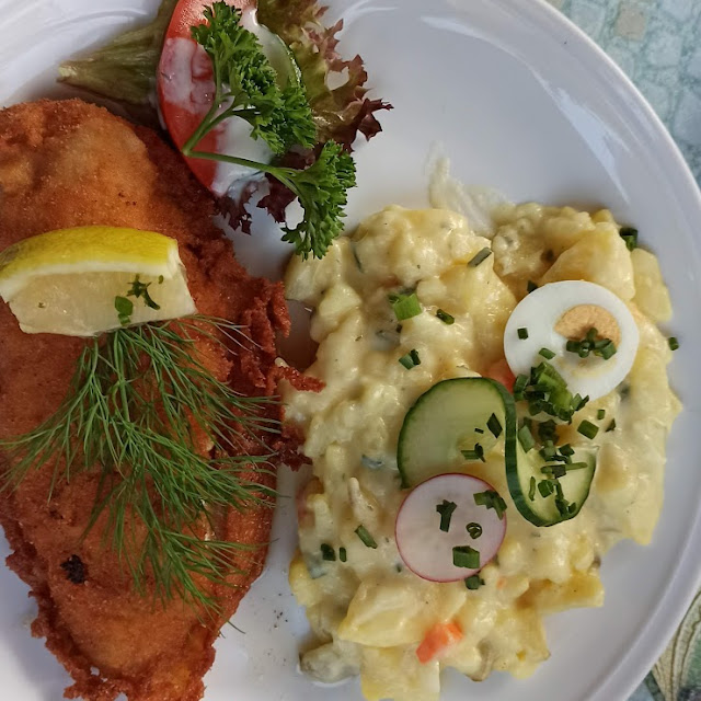 Paniertes Zanderfilet Mit Hausgemachten Kartoffelsalat