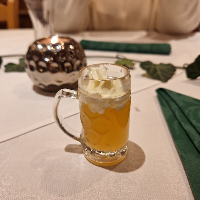 Saurer Apfelsaft Mit Sahnehäubchen