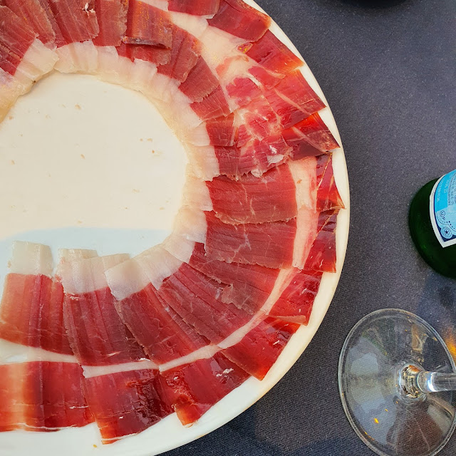 Tabla de Ibéricos 100 de Bellota Board Of 100 Iberian Acorn-fed Cured Meat