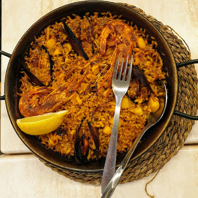 Paella Marinera O Mixta Llenguado Meuniere O Planxa Costelles De Xai