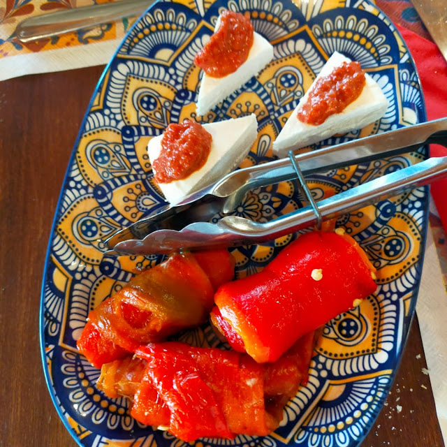 Peperoni Con Bagna Cauda Tomino Con Salsa Piccante
