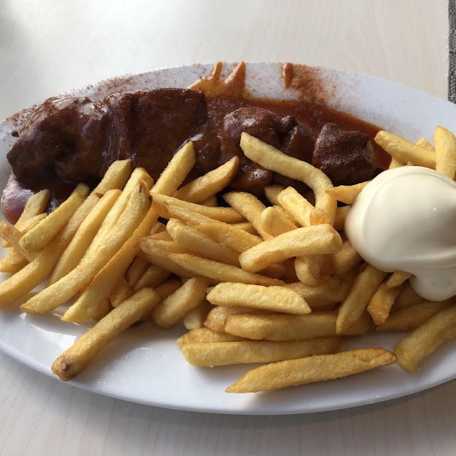 Schaschlik Mit Pommes Frites & Mayonnaise