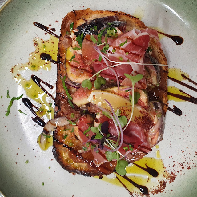 Fig and Prosciutto Bruschetta