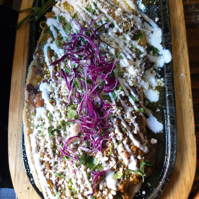 Huarache de Chicharron