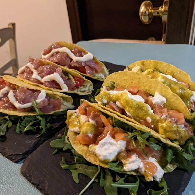 Tacos Con Tartare Di Salmone Burrata Rucola E Pesto Di Pistacchio