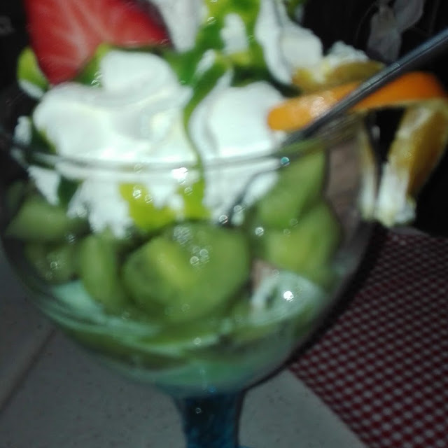 Kiwi Becher