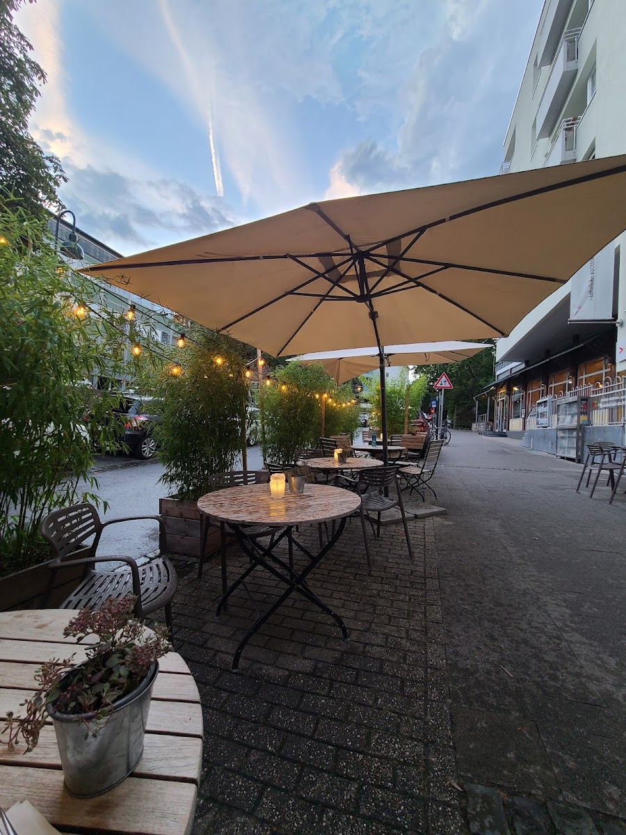 Konak Restaurant & Bar
