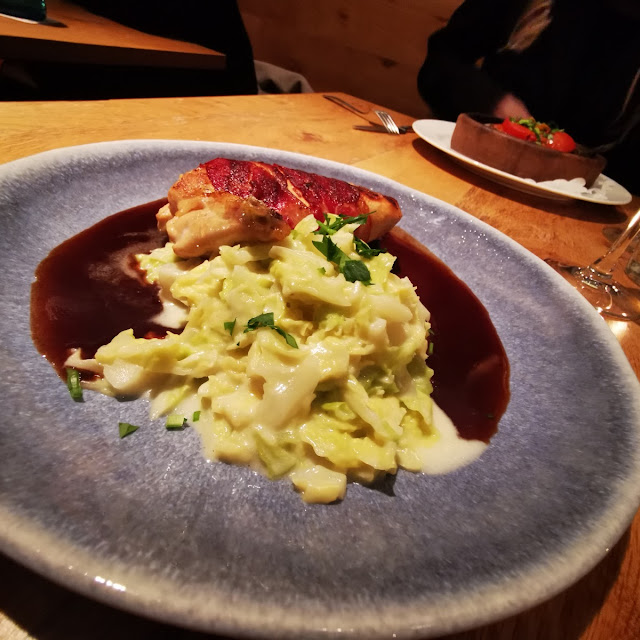 Maishähnchen Im Speckmantel Mit Kartoffel Gratin