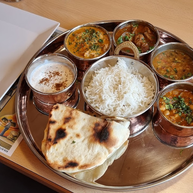 Indisches Thali Mit Fleisch