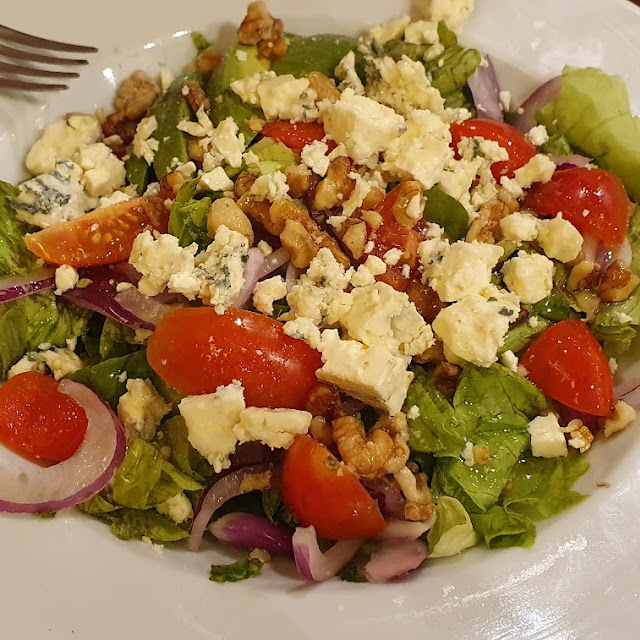 Ensalada Con Nueces Queso Azul Y Palta