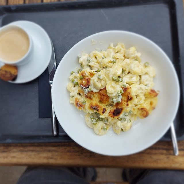 Veganer Tortellini-auflauf Mit Erbsen