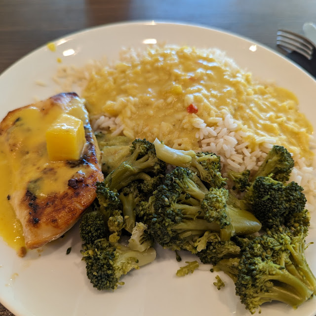 Hähnchenbrust Mit Reis Und Brokkoli