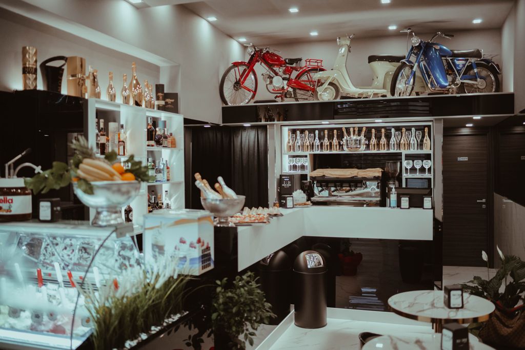 GOLDEN CAFÈ