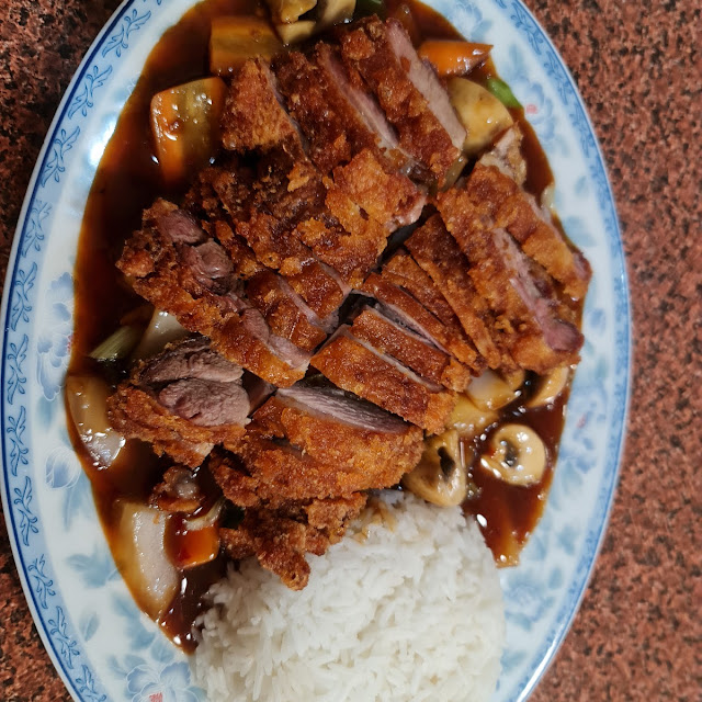 Knusprige Ente Mit Ananas Champignons Und Zwiebeln