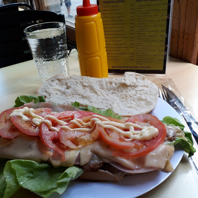 Sanguche de Milanesa Completa Vaso de Gaseosa 250