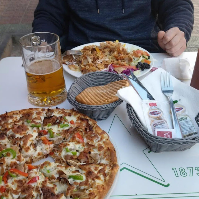 Pizza Turca Y Kebab En Plato
